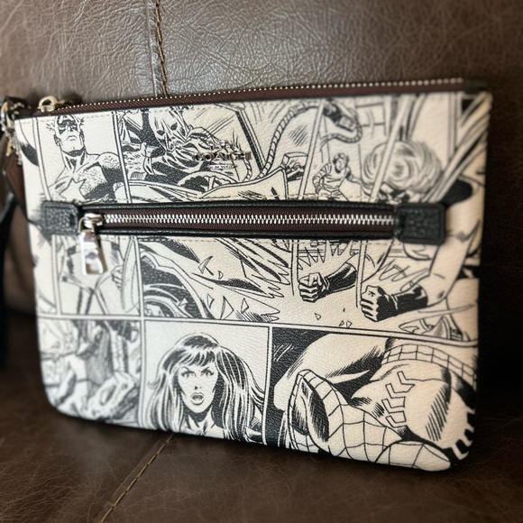 RARE Coach Marvel Gallery Pouch Wrislet - Picture 5 of 10